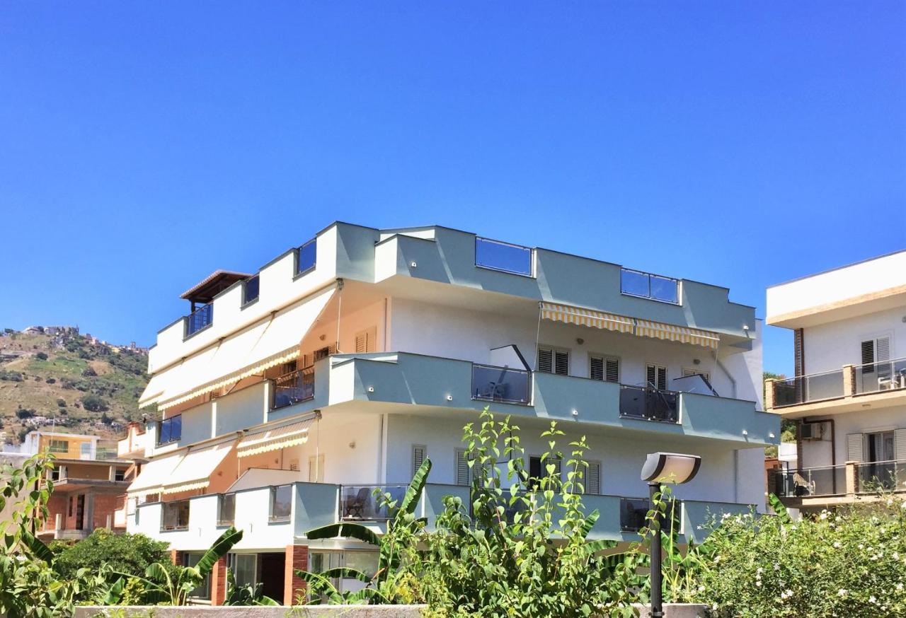 Le Zagare Apartments Сант'Алессіо-Сікуло Екстер'єр фото